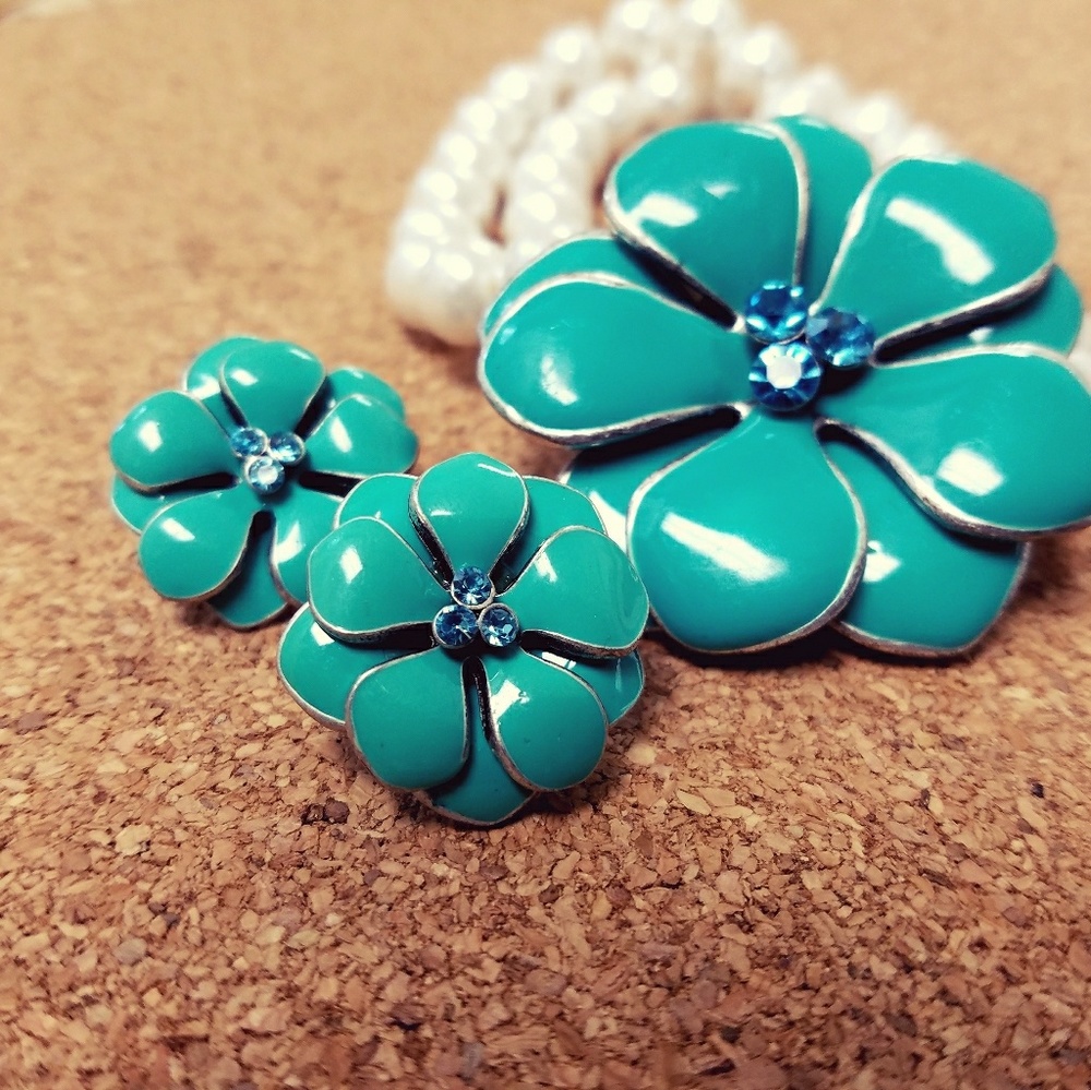 Teal flower set
